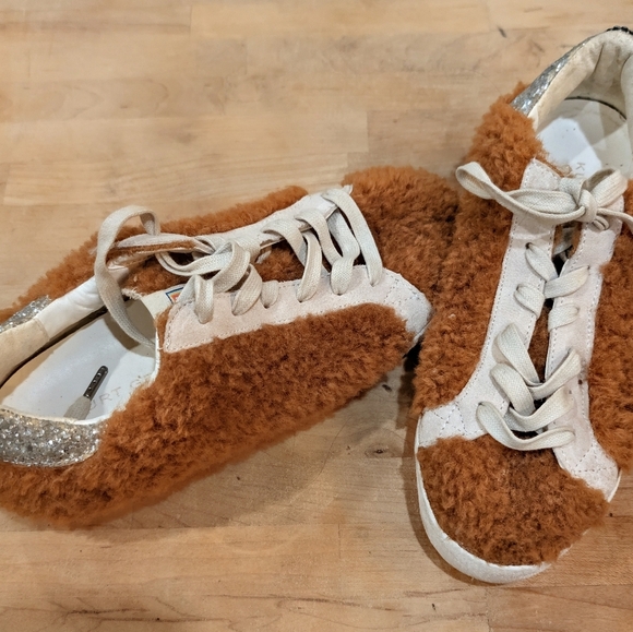 Kurt Geiger Fuzzy Sneakers EUC Size 8.5 - Picture 5 of 5